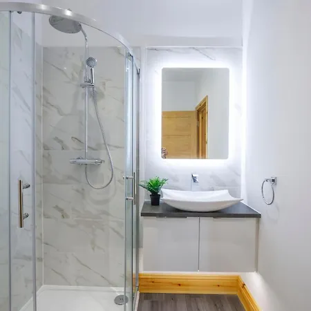 The Hideaway At The Lawrence *