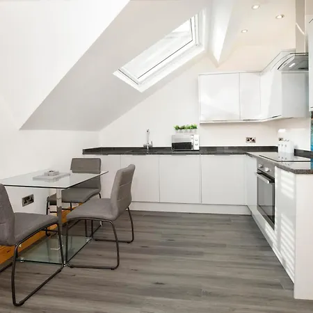 アパート The Hideaway At The Lawrence