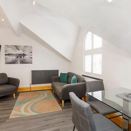 The Hideaway At The Lawrence * York