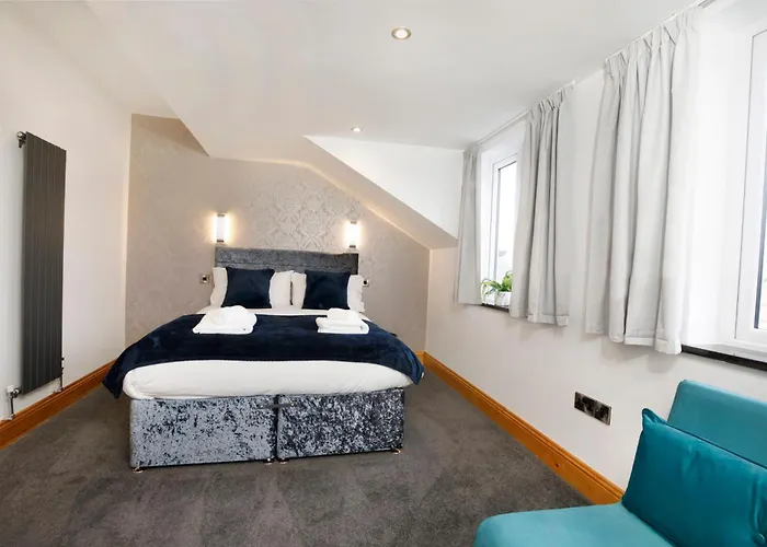 The Hideaway At The Lawrence *